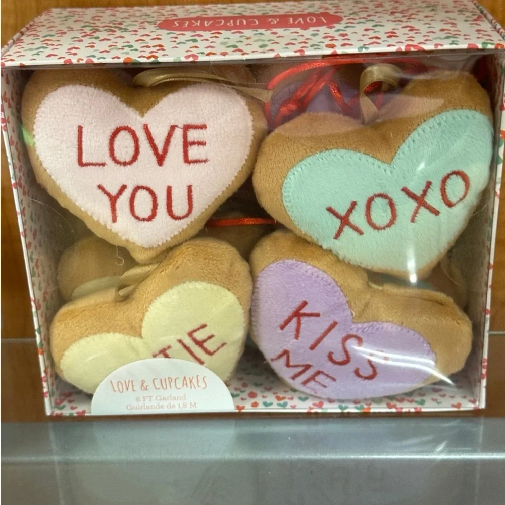 Love & Cupcakes Heart Garland